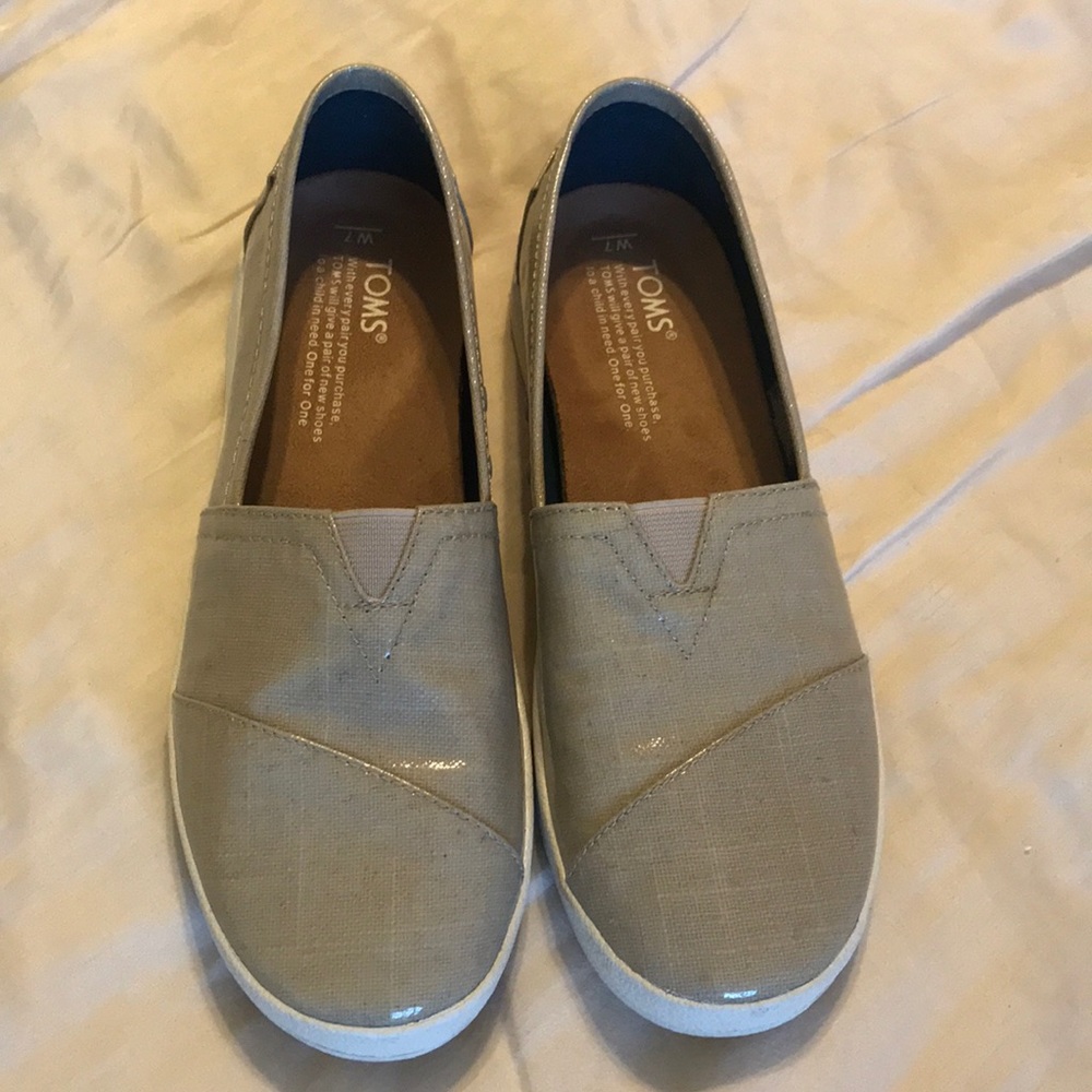 NWT TOMS Slip-On